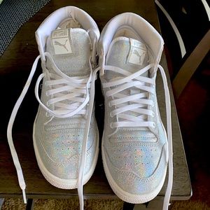 Ralph  Sampson Mid Glitter. Shoes are iridescent colors.